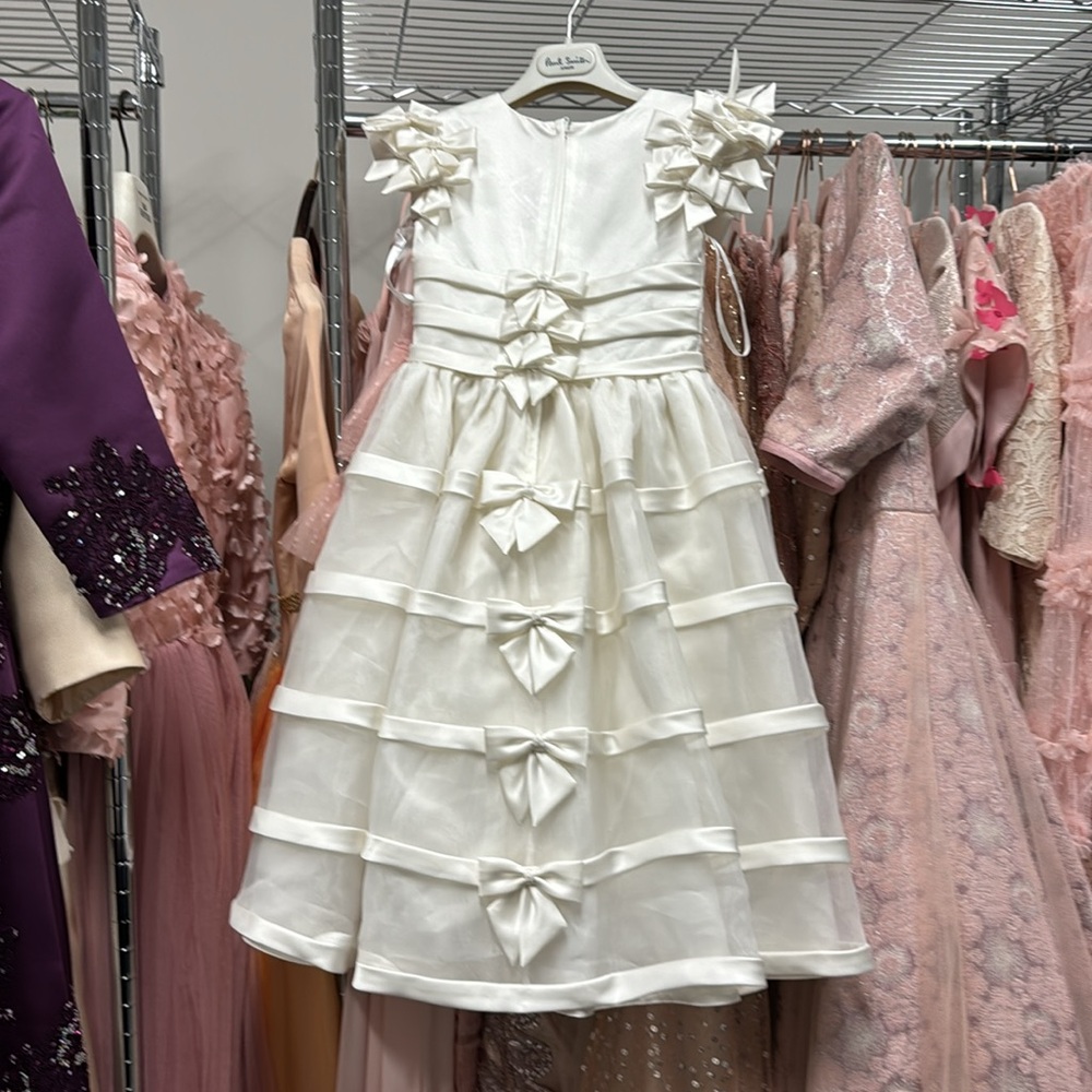 Girls Gown. Sz 3 - Picture 3 of 5
